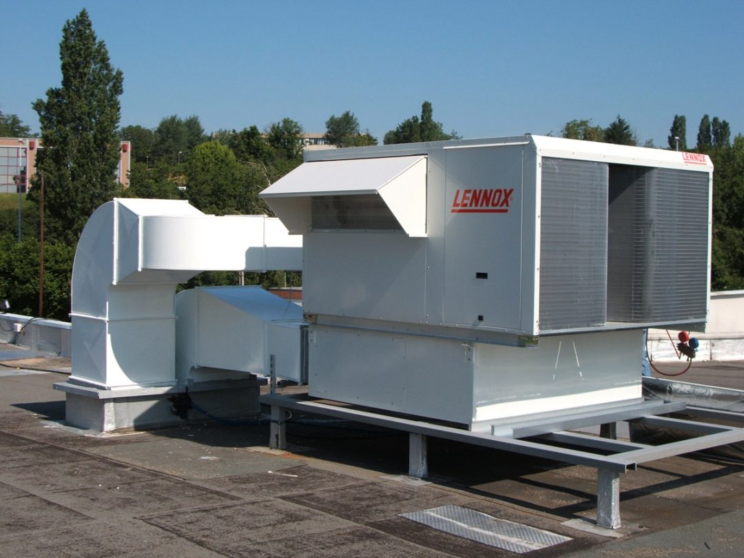 CLIMATISATION – CHAUFFAGE TERTIAIRE – Roof-top assurant le chauffage et la climatisation d’un restaurant