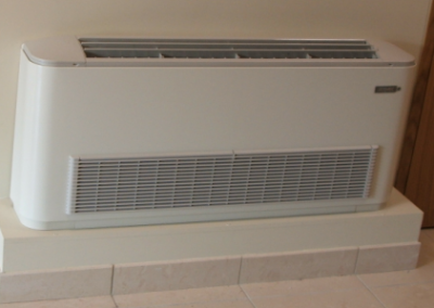 CLIMATISATION – CHAUFFAGE INDUSTRIE – Ventilo – convecteur 4 tubes assurant le chauffage et la climatisation de bureaux